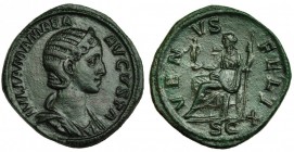 JULIA MAMEA, madre de Alejandro Severo. Sestercio. Roma (224). A/ Busto diademado y drapeado a der. R/ Venus sentada a izq., sosteniendo Cupido y cetr...
