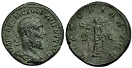 PUPIENO. Sestercio. Roma (238). A/ Cabeza laureada y drapeada a der.; IMP. CAES. M. CLODIVS PVPIENVS AVG. R/ La Victoria a izq. con corona; VICTORIA A...