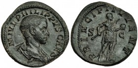 FILIPO II. Sestercio. Roma. R/ El Emperador con lanza transversal y globo a izq.; PRINCIPI IVVENT. S.C. RIC-255. CH-55. Pátina oscura. EBC-.