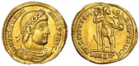VALENTINIANO I. Sólido. Arelate (364-367). A/ Busto diademado, drapeado y con coraza a der.; D.N. VALENTINIANVS P. F. AVG. R/ El Emperador de frente, ...