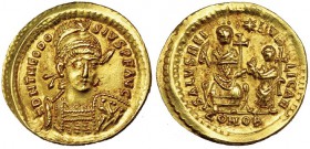 TEODOSIO II. Sólido. Constantinopla (445-9). A/ Busto de frente con casco diademado, coraza, escudo y lanza; D.N. THEODOSIVS P. F. AVG. R/ Teodosio II...