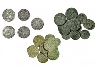 26 monedas de 1, 2, 4, y 8 maravedís, la mayoría diferentes, 14 de ellos del Ingenio de Segovia y 5 de 1 real de Felipe V de Madrid y Sevilla. Total 3...