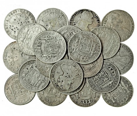 23 monedas de 8 reales: México (19) y Potosí (4). Todas con resellos chinos. BC+...