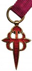 Orden de Santiago. Miniatura de la cruz-espada (2 cm). AU y esmalte con cinta. G-463 vte. EBC+.