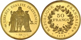 FRANCIA. Piefort. 50 francos en oro. 1975. Certificado N.º XXXI. KM-p537. Tirada de 250 ejemplares. FDC.