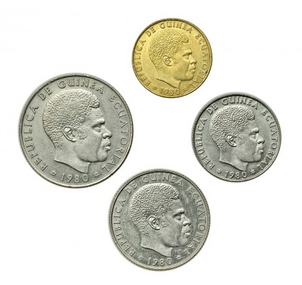 GUINEA ECUATORIAL. Lote de 4 monedas: 50, 25 y 5 bipkwele y 1 ekwele. 1980. KM-5...