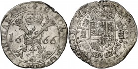 1666. Carlos II. Brujas. 1 patagón. (Vti. 428) (Vanhoudt 698.BG) (Van Gelder & Hoc 350-4a). 27,66 g. Parte de brillo original. Escasa así. EBC-.