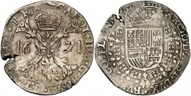 1671. Carlos II. Brujas. 1 patagón. (Vti. 433) (Vanhoudt 698.BG) (Van Gelder & Hoc 350-4a). 27,58 g. Grieta en canto. MBC.