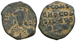 Constantine VII, AE Follis, 24mm, 7.11 gr. 913-959 AD. CONST bASIL ROM, crowned bust of Constantine facing, beardless and wearing vertical loros, hold...