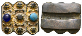 Very attractive Belt Buckle with stones on it.

Condition: Very Fine

Weight: 15,7 gr
Diameter: 31,7 mm