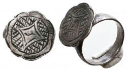 Byzantine / Crusaders Silver Ring, 7th - 13th century AD.

Condition: Very Fine

Weight: 6,3 gr
Diameter: 24,6 mm