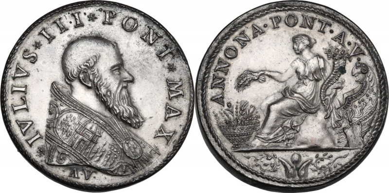 Giulio III (1550-1555), Giovanni Maria de' Ciocchi del Monte. Medaglia A. V. Arm...