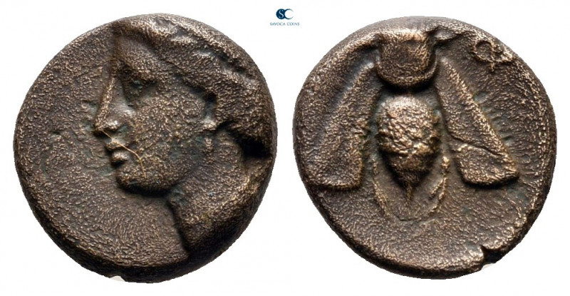 Ionia. Ephesos circa 375-325 BC. 
Bronze Æ

10 mm, 1,18 g



very fine