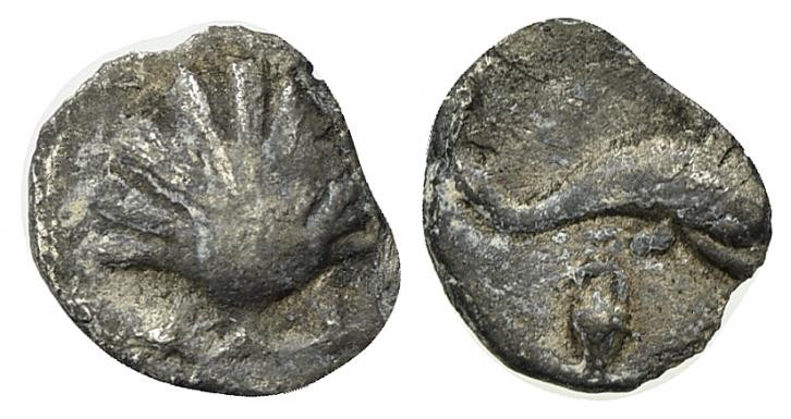 Southern Apulia, Tarentum, c. 280-228 BC. AR Litra (9mm, 0.44g, 6h). Cockle shel...