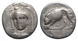 Northern Lucania, Velia, c. 334-300 BC. AR Didrachm (20.5mm, 7.21g, 6h). Signed by Kleudoros. Head of Athena facing slightly l., wearing winged and cr...