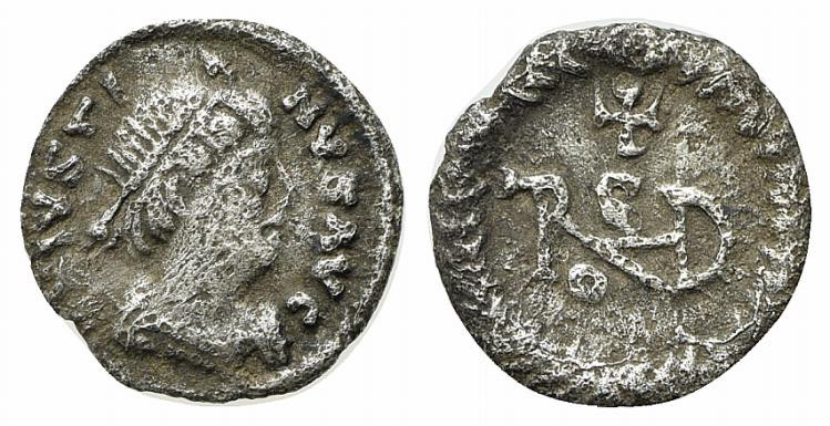 Ostrogoths, Theoderic (493-526). AR Quarter Siliqua (11mm, 0.63g, 6h). In the na...