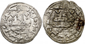 Califato. AH 360. Al-Hakem II. Medina Azzahra. Dirhem. (V. 461). 2 ejemplares, con y sin adornos en reverso respectivamente (Fro. 16 y 26). MBC-.