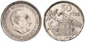 1957*59. Franco. 50 pesetas. (Barrera 1402). Falsa de época en latón niquelado. 13,82 g. MBC+.