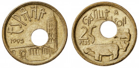 1995. Juan Carlos I. 25 pesetas. (AC. 92 var). Perforación central desplazada. 4,23 g. MBC.