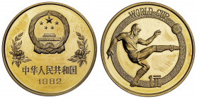 China. 1982. 1 yuan. (Kr. 58). Mundial de Futbol. Latón dorado. 12,10 g. S/C.