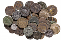Lote de 40 monedas entre sestercios, dupondios y ases, incluye 1 denario republicano y 1 dracma de Bactria. Total 42 monedas. A examinar. RC/MBC-.