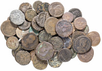 Lote de 47 bronces del Bajo Imperio, incluye 1 cuadrante de Augusto y 2 bronces islámicos. Total 50 monedas. A examinar. BC-/MBC-.