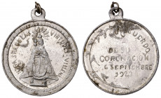 1923. Villena (Alicante). Nuestra Señora de las Virtudes. Recuerdo de su coronación. Con anilla. Manchitas. Aluminio. 2,44 g. Ø26 mm. MBC+.