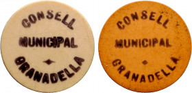 La Granadella. 1 y 2 pesetas. (T. 1340b y 1341 var). 2 monedas en celuloide. La peseta con reverso invertido 45º. Rarísimas. MBC+.