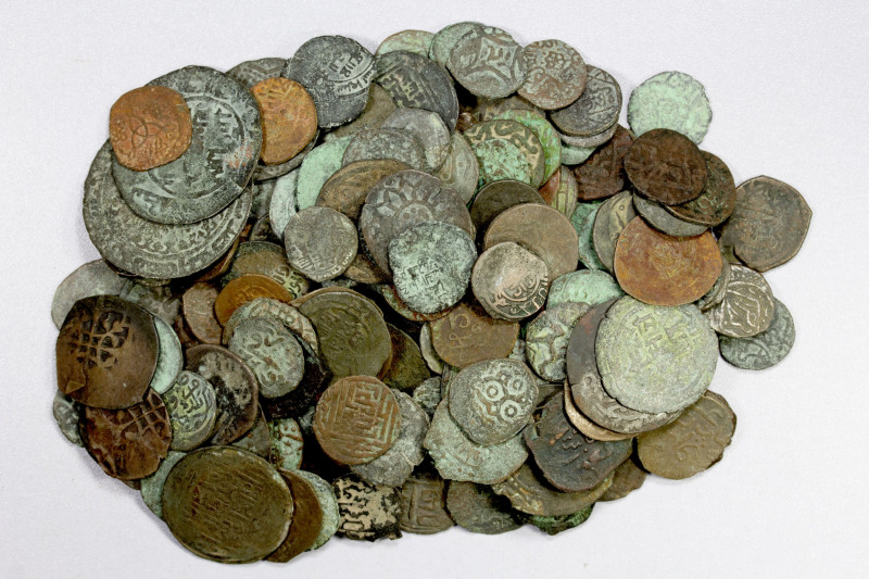 MEDIEVAL ISLAMIC: LOT of 185 copper coins, many different types, including Great...