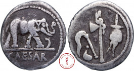 Jules César, Dictateur (49-44 avant J.-C.), Denier, 49 avant J.-C., Atelier suivant les légions de Caesar, Av. Éléphant à droite marchant sur un serpe...