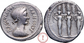 Accoleia, P. Accoleius Lariscolus, Denier, 43 avant J.-C., Rome, Av. P ACCOLEIVS LARISCOLVS, Buste de Acca Larentia à droite, Rv. Trois statues de Dia...