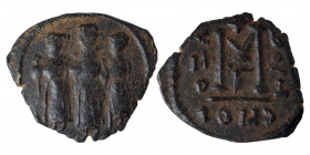 ARAB-BYZANTINE. Early Caliphate (636-660). Fals (bronze, 3.14 g, 22 mm). Imitation of a Follis of Heraclius (610-641). Heraclius in the middle; to lef...