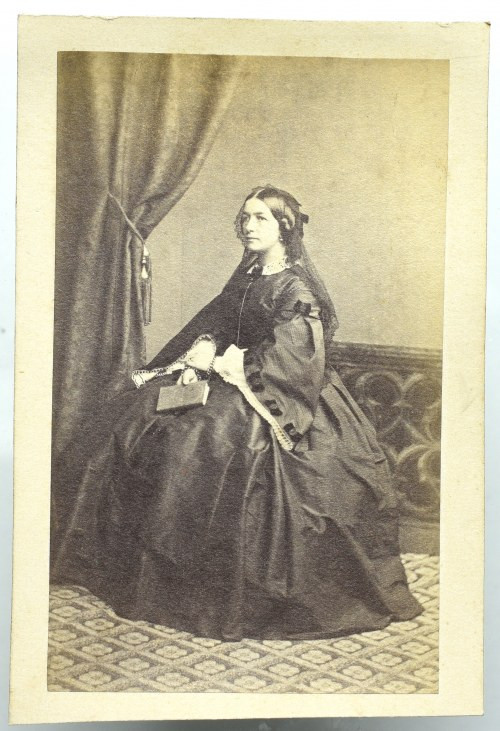 Polska, Fotografia kobiety z biżuterią żałobną po 1863 Bardzo ładne, ciekawe zdj...