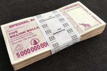 ZIMBABWE Bundle (100 Notes) $5 Billion Dollars 2008 Agro Checks VF XF AU
Stock Photo, No paper Band but packaged in protective plastic