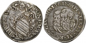 Roma. (§) Pio V (Antonio Ghisleri), 1566-1572. Giulio, AR 2,95 g. PIVS V – PONT·MAX Stemma sormontato da triregno e chiavi decussate. Rv. GLORIOSI PRI...