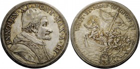 Roma. Innocenzo XI (Benedetto Odescalchi), 1676-1689. Piastra anno III, AR 31,75 g. INNOCEN XI PONT MAX A III Busto a d. con camauro, mozzetta e stola...