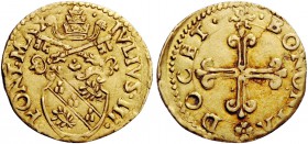 Giulio III (Giovanni Maria Ciocchi del Monte), 1550-1555. Bologna. Mezzo scudo del sole, AV 1,67 g. IVLIVS III – P MA A IVBI Stemma sormontato da trir...