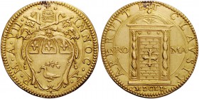 Innocenzo X (Giovanni Battista Pamphilj), 1644-1655. Doppia anno VII/1651, AV 6,64 g. INNOC X – P M A VII Stemma sormontato da triregno e chiavi decus...