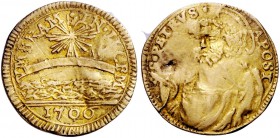 Clemente XI (Gianfrancesco Albani), 1700-1721. Mezzo scudo 1706 o anno XVII (?), AV 1,65 g. VMBRAM IN LVCE Astro su fascia; sotto, il mare e, all’eser...