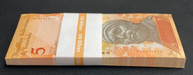 Venezuela, 5 Bolívares, 2013, UNC, p89e, (Total 90 consecutive banknotes)
Estimate: USD 25-50