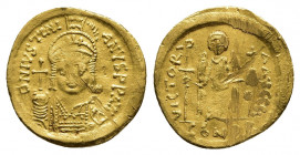 JUSTINIAN I (527-565). GOLD Solidus. Constantinople
Obv: D N IVSTINIANVS P P AVG. Helmeted and cuirassed bust facing, holding globus cruciger and shi...
