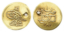 OTTOMAN EMPIRE. 'Abd ad-Hamid (AH 1187-1203 / AD 1774-1789). GOLD 1/4 Altin. Islambul (Constantinople). Dated AH 1187//12 (1786).
Obv: Toughra.
Rev:...