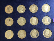 MEDAGLIE. Cofanetto con 24 medaglie in Argento 0,925 serie "Le Grandi Dinastie d'Europa" divise in due vassoi . Ogni medaglia raffigura un personaggio...
