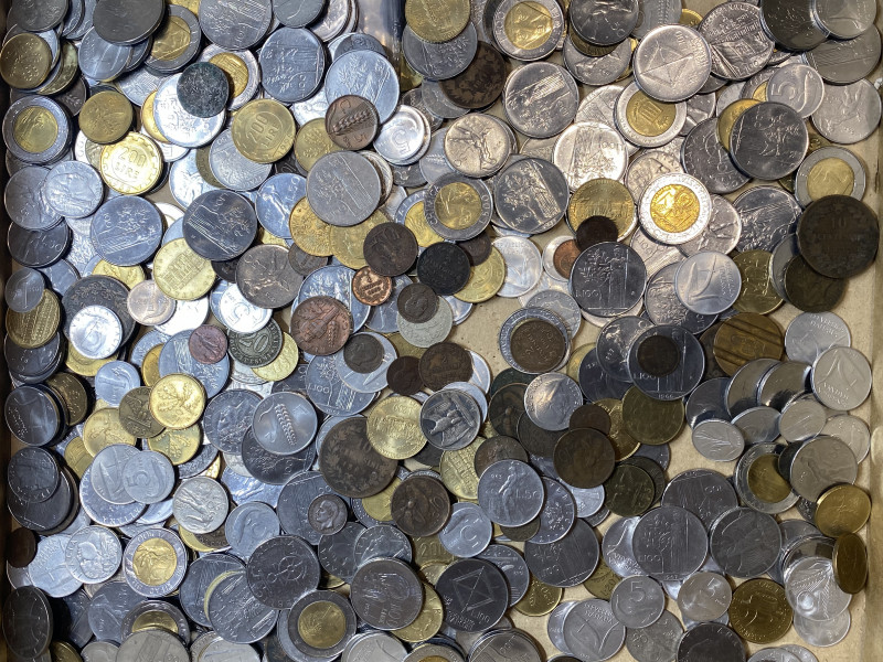 Monete Italiane. Lotto misto di monete (Repubblica, Regno, Vaticano, San Marino)...
