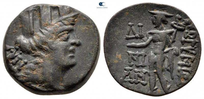 Cilicia. Korykos circa 100-0 BC. 
Bronze Æ

19 mm, 5,73 g

Turreted head of...