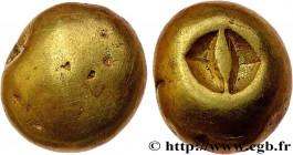 SENONES (Area of Sens)
Type : Quart de statère globulaire au segment 
Date : c. 100-80 AC. 
Metal : gold 
Diameter : 7  mm
Weight : 1,76  g.
Rarity : ...
