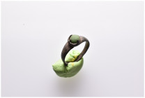 Roman bronze ring with green stone 1,81gr 15mm