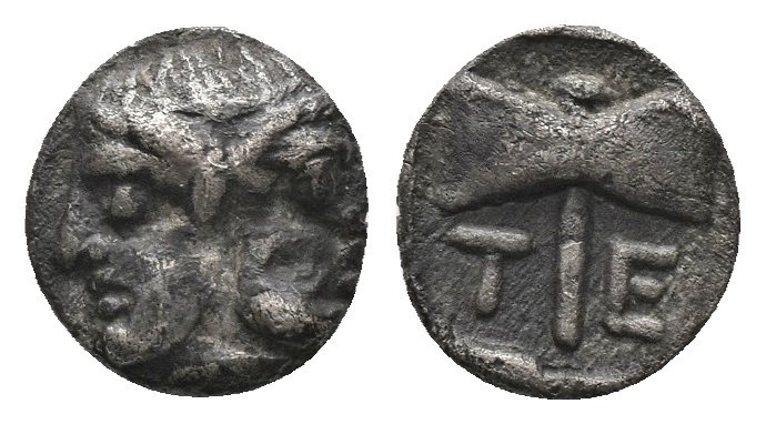 (Silver. 0.58g. 8mm) TROAS. Tenedos. Obol (Late 5th-early 4th centuries).
Janif...