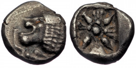 (Silver.1.08g. 10mm) Ionia, Miletos AR Obol.Ionia, Miletos AR Obol. Late 6th-early 5th century BC. 
Forepart of lion left, head reverted
Rev: Stella...