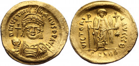 (Gold.4.48g. 22mm) BYZANTINE EMPIRE. Justinian I, 527-565 AD. Gold Solidus (4.26 gm) of Constantinople.
D N IVSTINI-ANVS PP AVI VICTORI-A AVCCC E Arm...